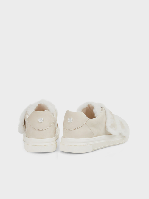 Warm sneakers with touch fastening