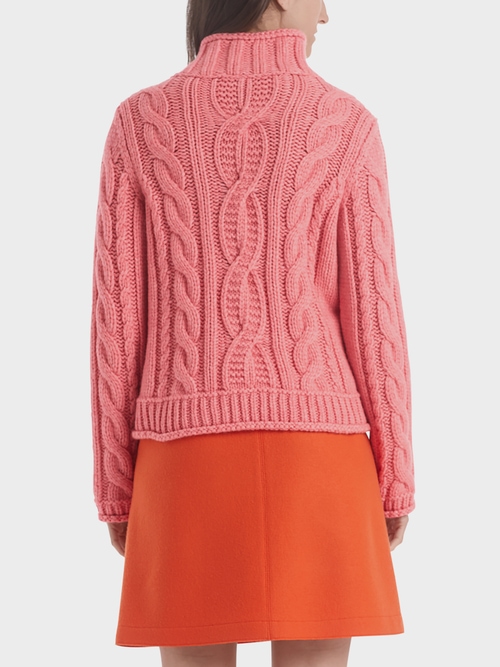 Pull-over torsadé tricoté en Allemagne