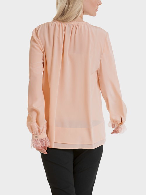 Mooie zijden blouse met kant