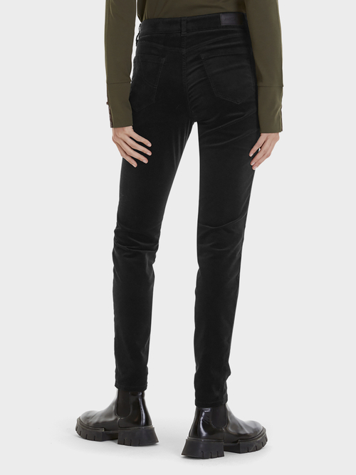 Schmale Samtjeans