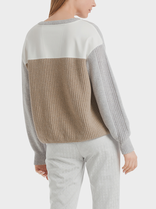 Pullover in Deutschland gestrickt