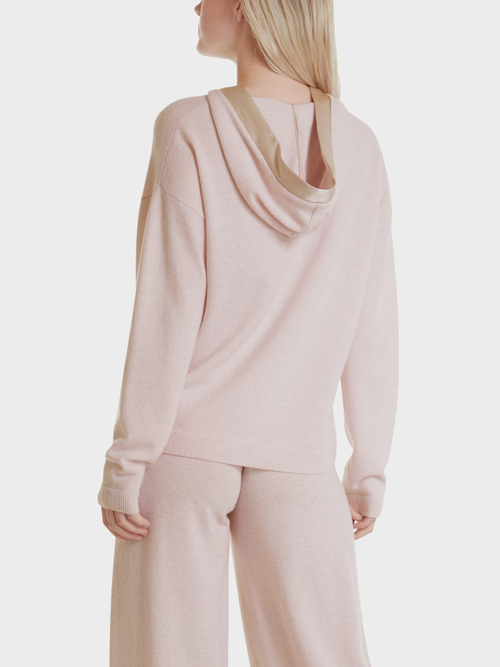 Luxuriöser Strickpullover mit Kapuze