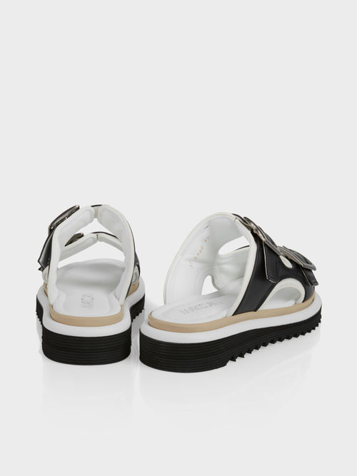 Fußbettsandalen aus Materialmix
