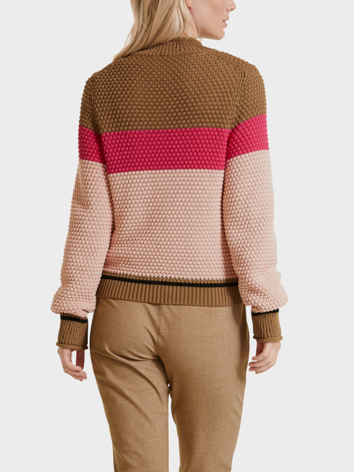 Perlfangpullover in Deutschland gestrickt