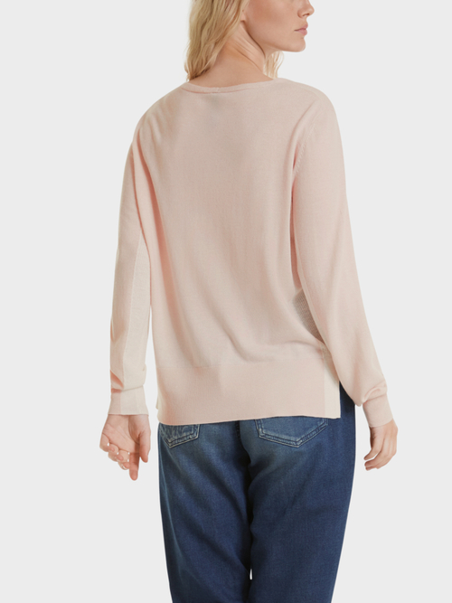Zweifarbiger Feinstrickpullover