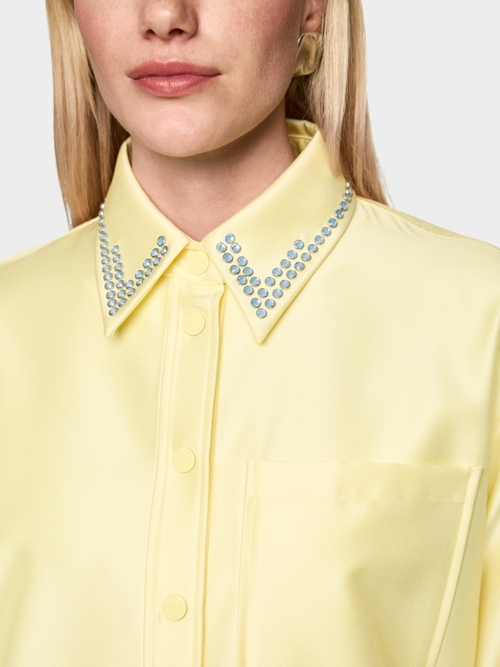 Jacket in shirt blouse look