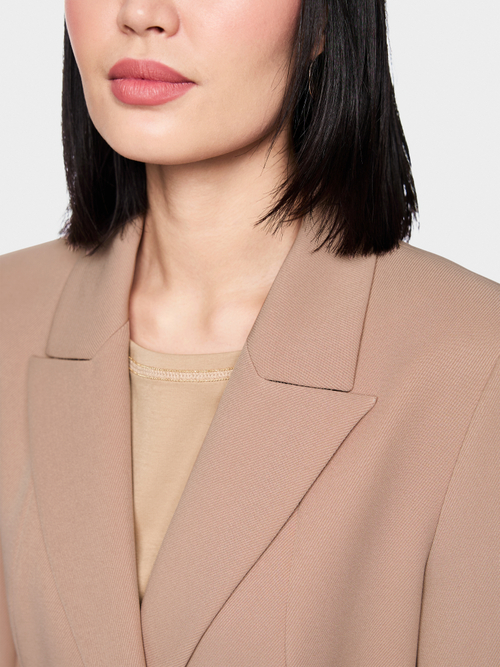 Elegant blazer with waist belt