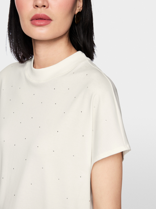 Short-sleeved T-shirt with hotfix stones