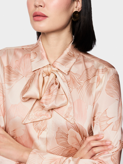 Blouse à col lavallière en mélange de soie