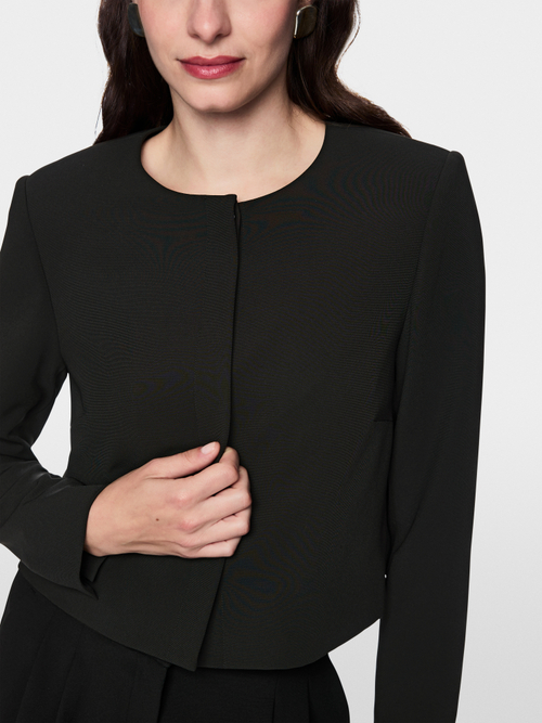 Short jacket with shoulder emphasis
