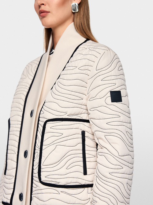 Kurze Steppjacke mit Strick-Detail