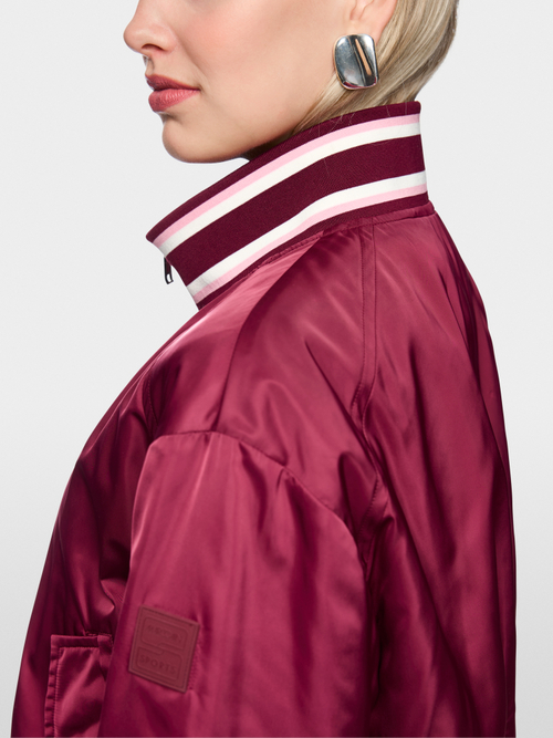 Reversible bomber jacket
