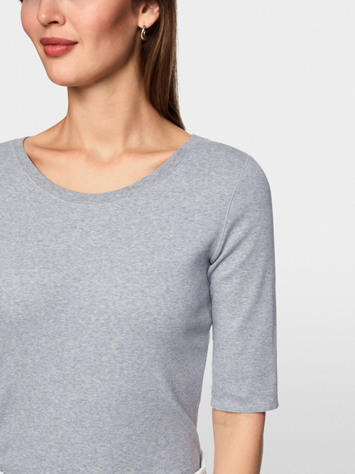 T-shirt with half-length sleeves