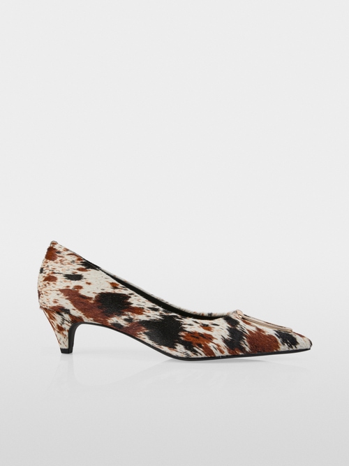 Extravagant pumps