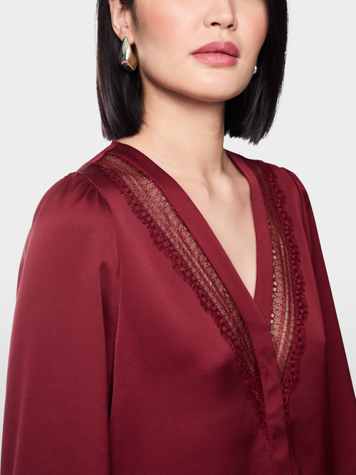 Flowing blouse with lace details