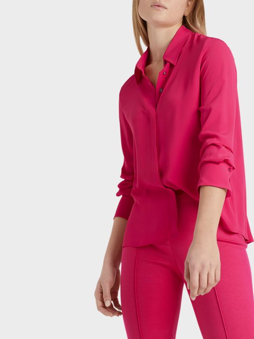Elegant blouse with silk