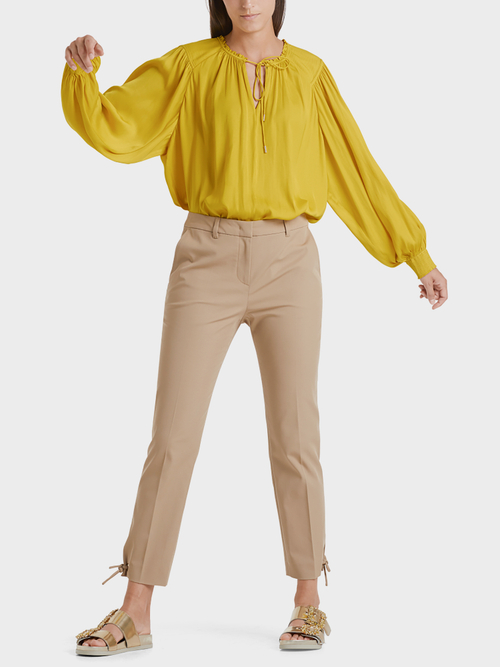 Verspielte Bluse mit Volumen