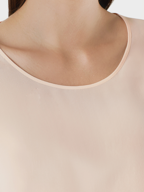 Ongecompliceerde zijden blouse