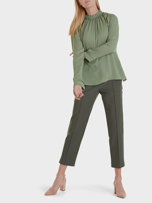 Bluse mit angerüschtem Stehkragen