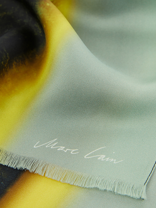 Floraler Seidenschal mit Print-Mix