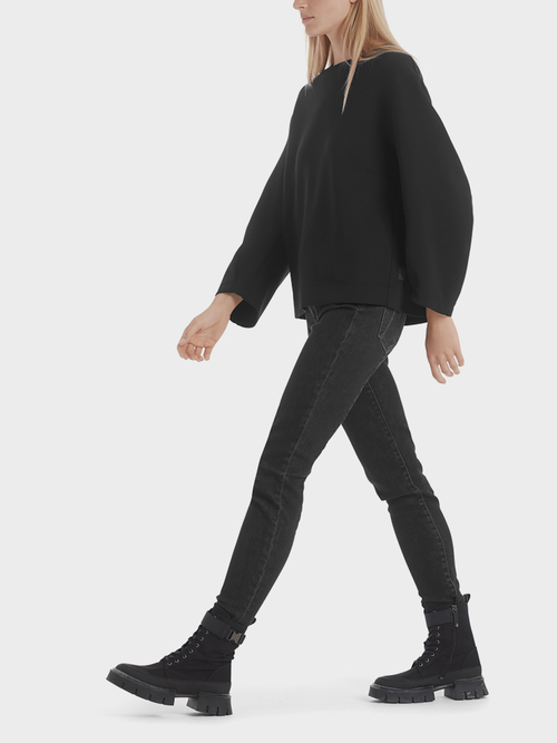 Sweatshirt with wide sleeves
