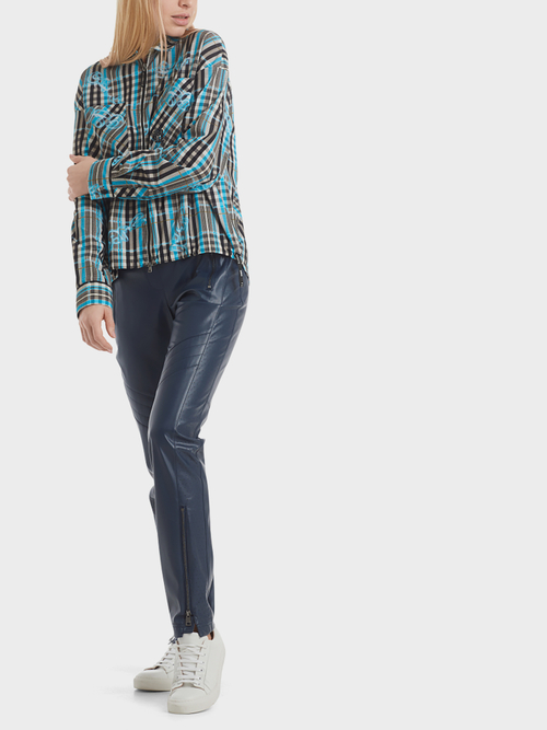 Blouse van stretchmateriaal