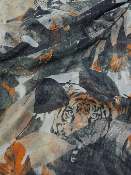 Scarf in a silk blend