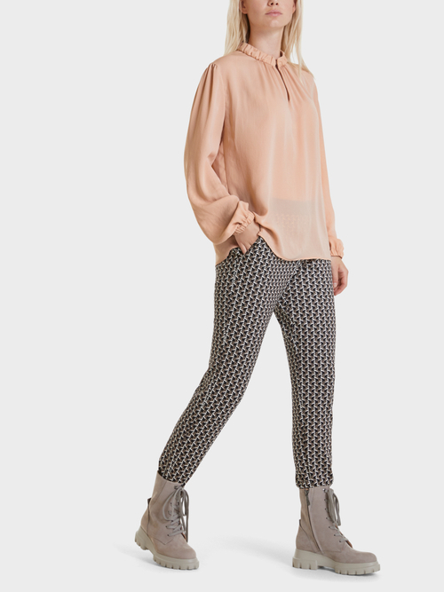 Bluse mit angerüschtem Stehkragen