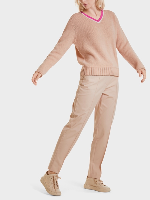 V-Neck-Pullover Knitted in Germany