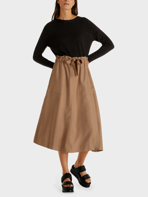 Paperbag skirt with slit