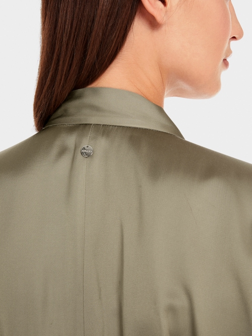 Robe mi-longue à lavallière
