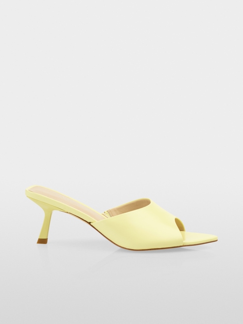 Muiltje met kittenheels