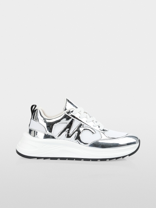 Chunky trainers with patent details