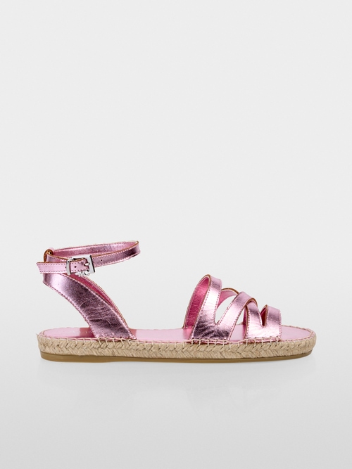 Flat sandals with ankle strap