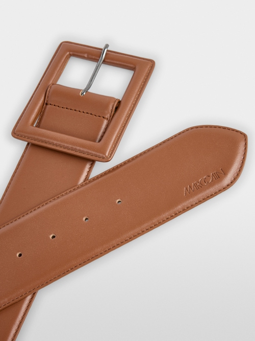Wide leather waist belt