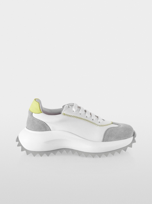 Sneakers with zigzag soles