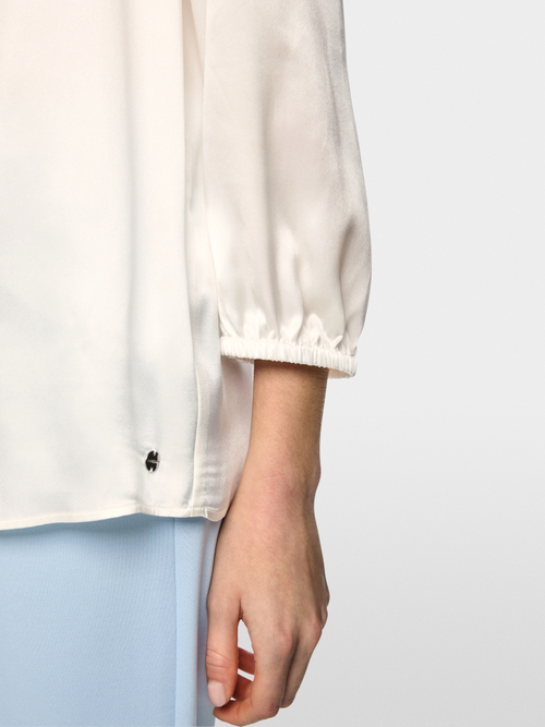 Feminine blouse in pure silk