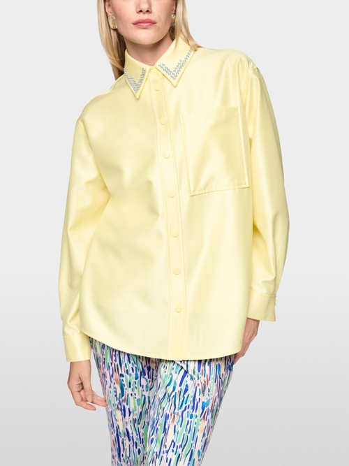 Jacket in shirt blouse look