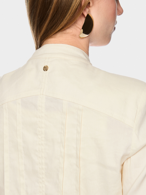 Feminine jacket with pintuck details