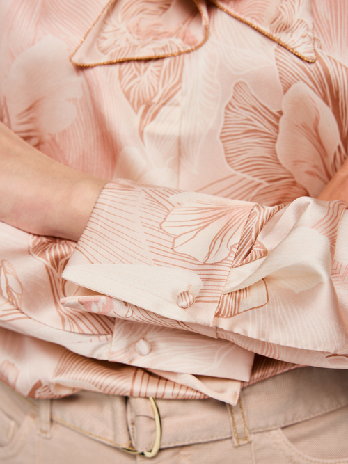 Blouse à col lavallière en mélange de soie