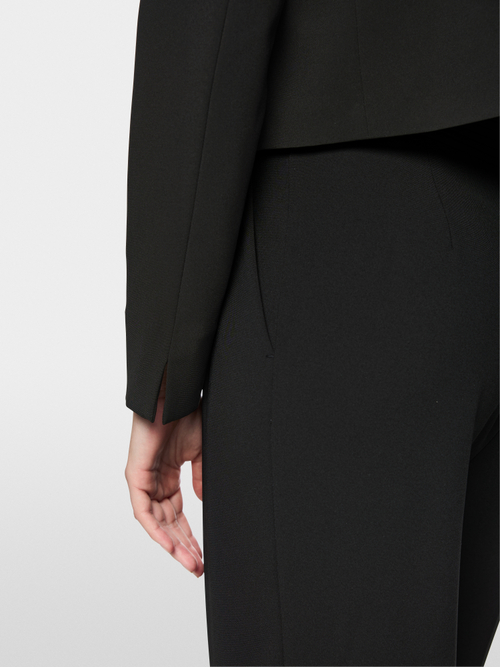 Short jacket with shoulder emphasis