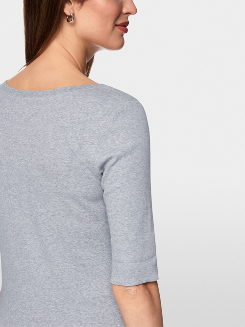 T-shirt with half-length sleeves
