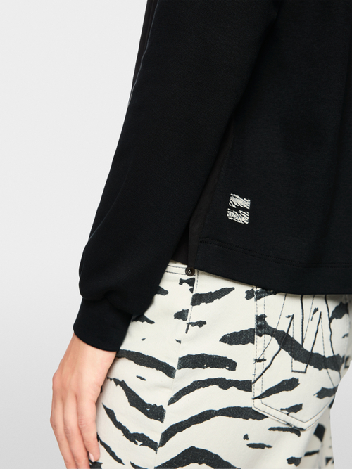 Long-sleeved shirt with materials mix