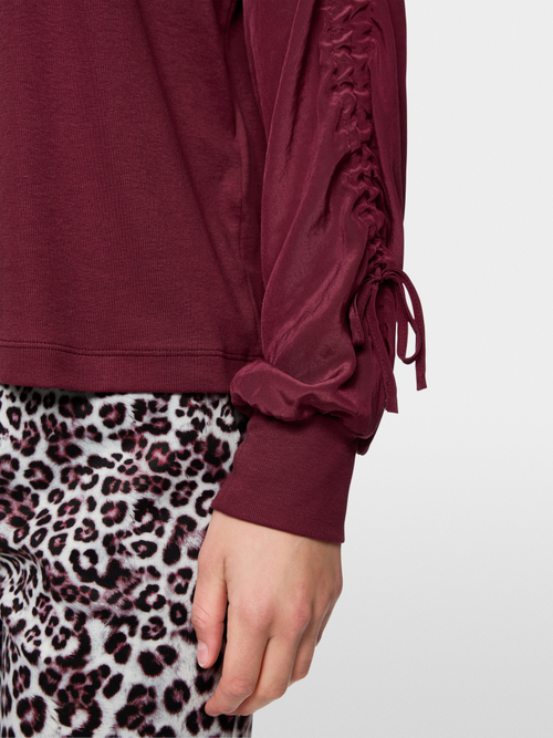 Blouse shirt with gathering