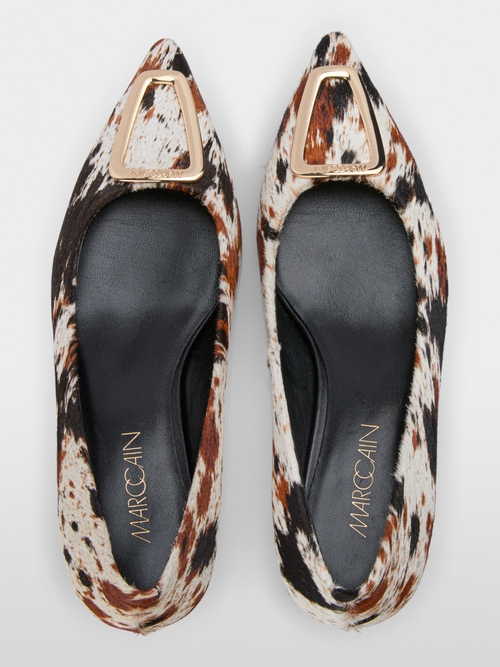 Extravagant pumps