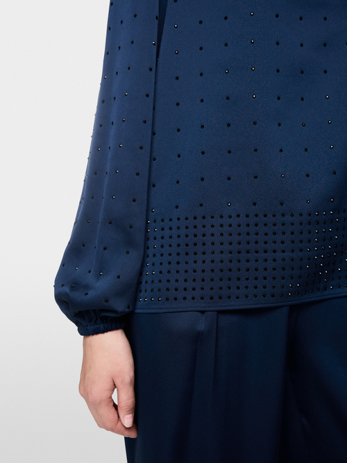 Loose-fitting blouse with rhinestones