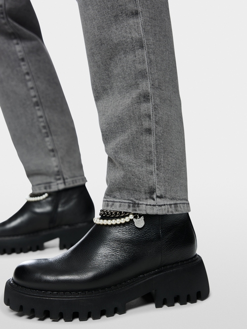 FEURA feminine fit jeans