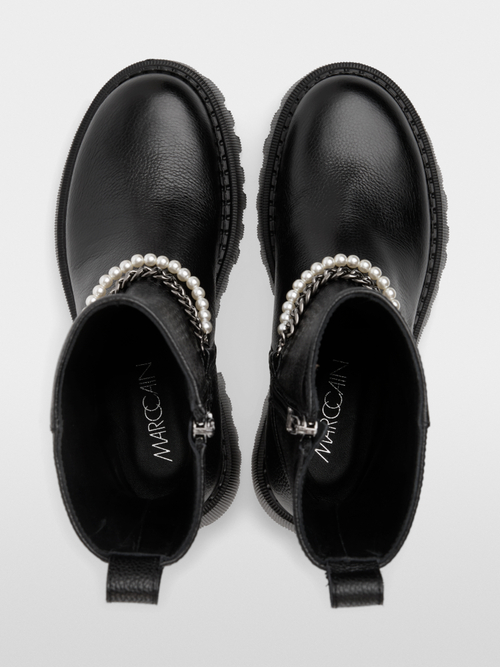 Boots with pearl and chain details