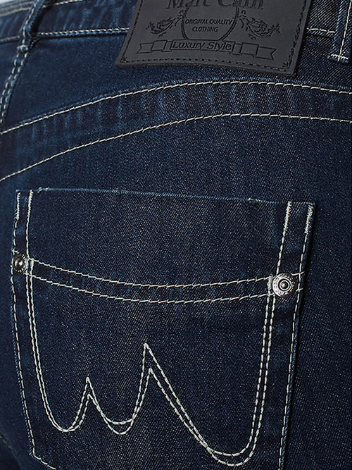 Jeans mit hellen Nähten