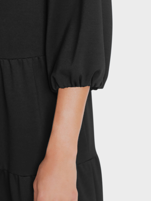 Kleid mit Stufenvolants
